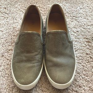 Frye Dylan slip on sneaker in Ash
